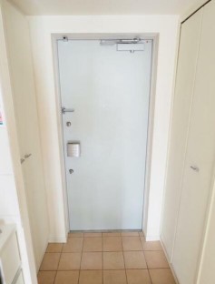 ※同仕様写真含む(玄関)