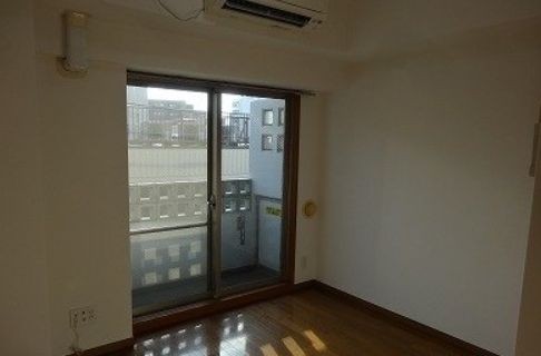 (居間)