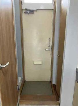 (玄関)