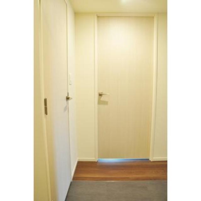 ※写真は同タイプ住戸です。(玄関)