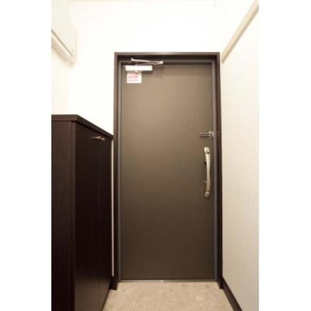 ※写真は同タイプ住戸です。(玄関)