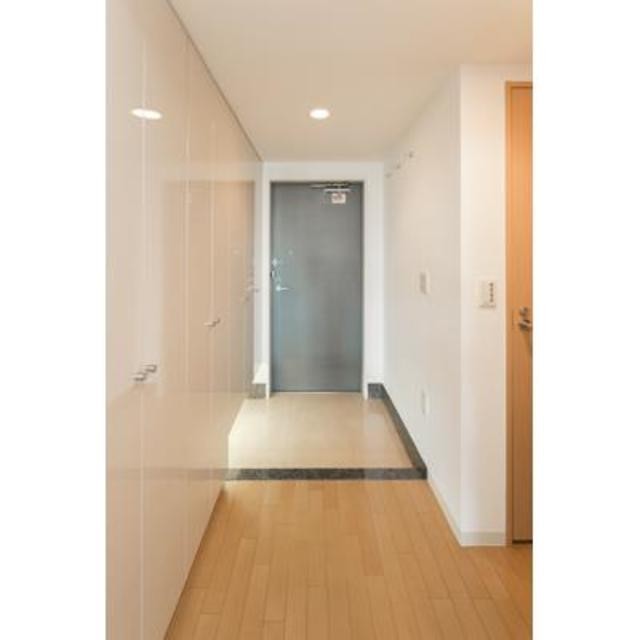 ※写真は同タイプ住戸です。(玄関)