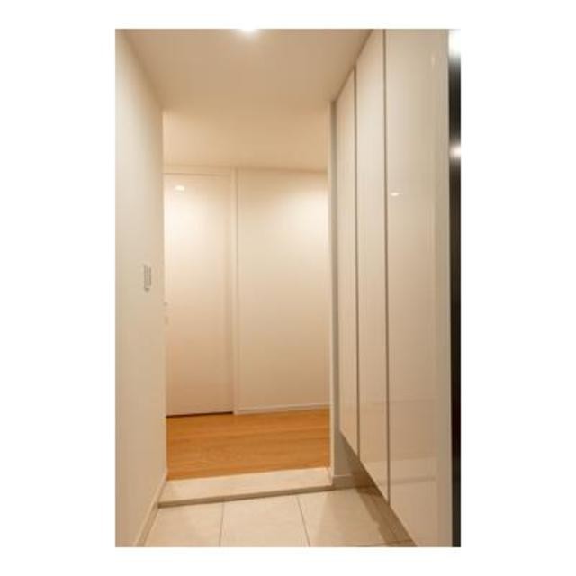 ※写真は同タイプ住戸です。(玄関)