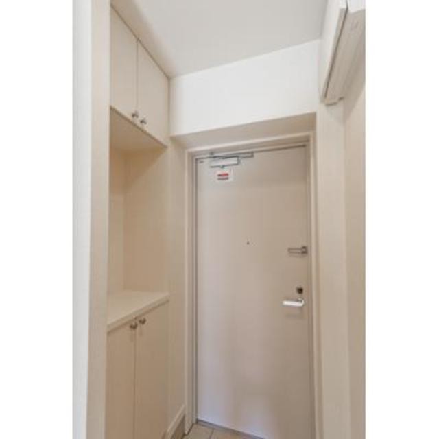 ※写真は同タイプ住戸です。(玄関)