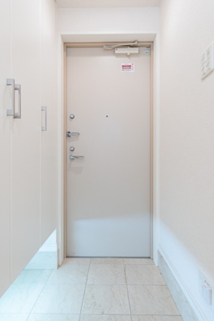 ※写真は同タイプ住戸です。(玄関)