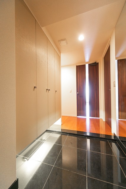 ※写真は同タイプ住戸です。(玄関)