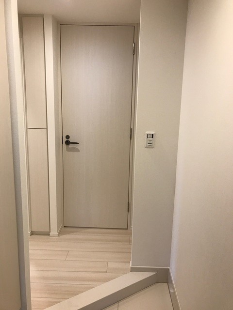 (玄関)