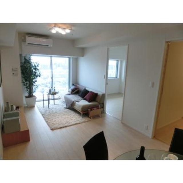 ※写真は同タイプ住戸です。(居間)