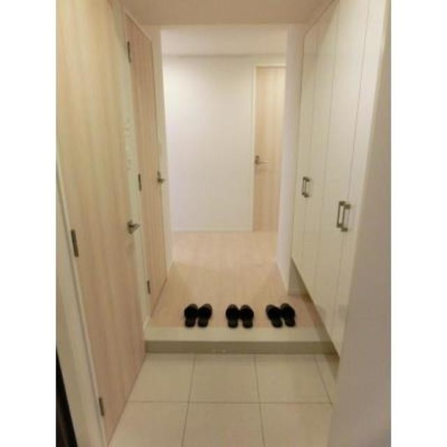 ※写真は同タイプ住戸です。(玄関)