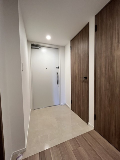 ※写真は同タイプ住戸です。(玄関)