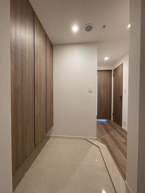 ※写真は同タイプ住戸です。(玄関)