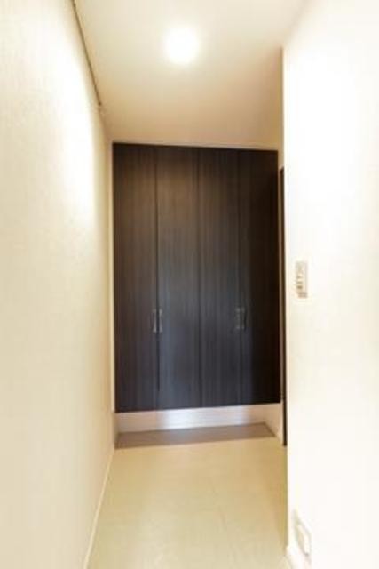 ※写真は同タイプ住戸です。(玄関)