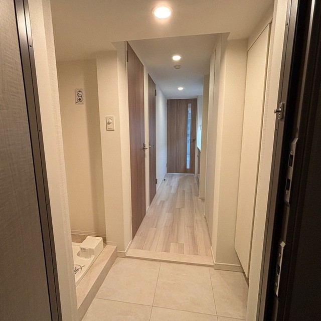※写真は同タイプ住戸です。(玄関)