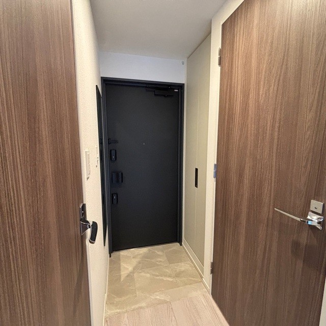 ※写真は同タイプ住戸です。(玄関)