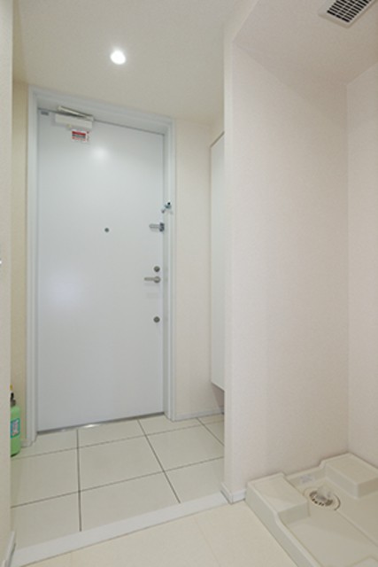 ※写真は同タイプ住戸です。(玄関)
