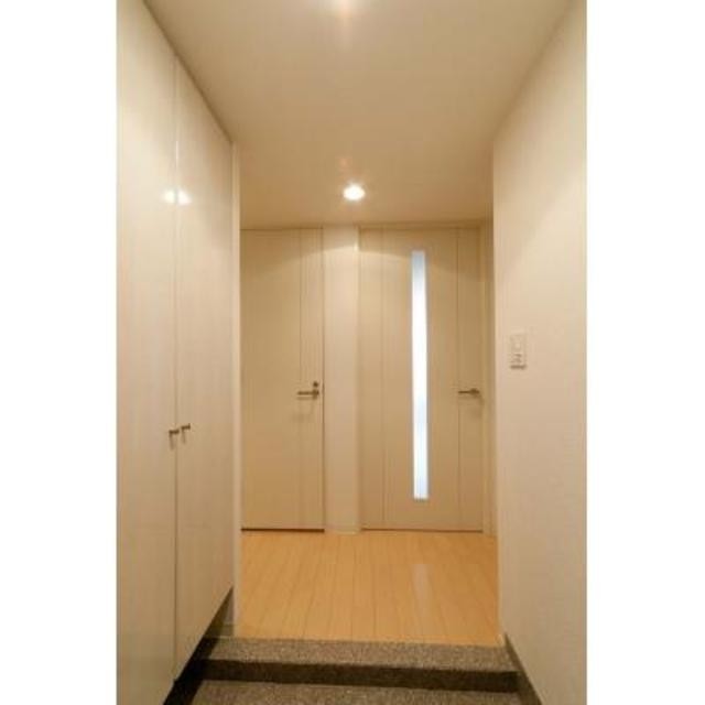 ※写真は同タイプ住戸です。(玄関)