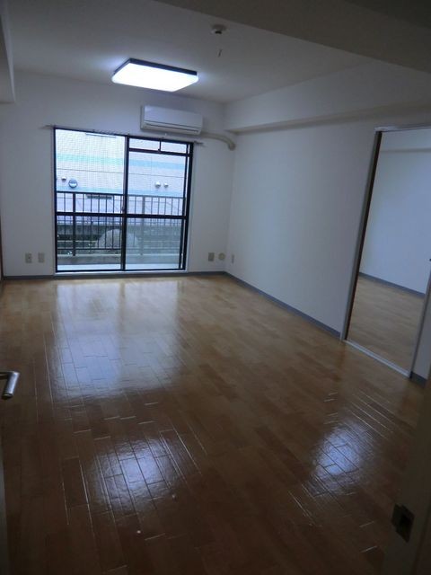 (居間)