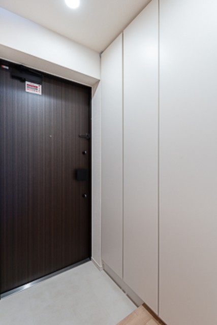 ※写真は同タイプ住戸です。(玄関)