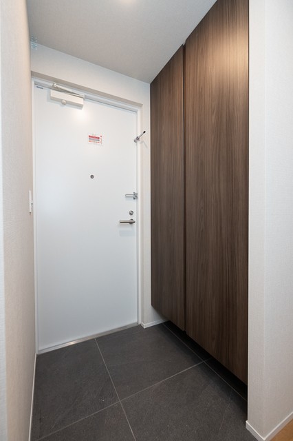 ※写真は同タイプ住戸です。(玄関)