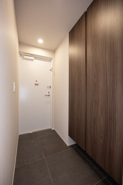 ※写真は同タイプ住戸です。(玄関)