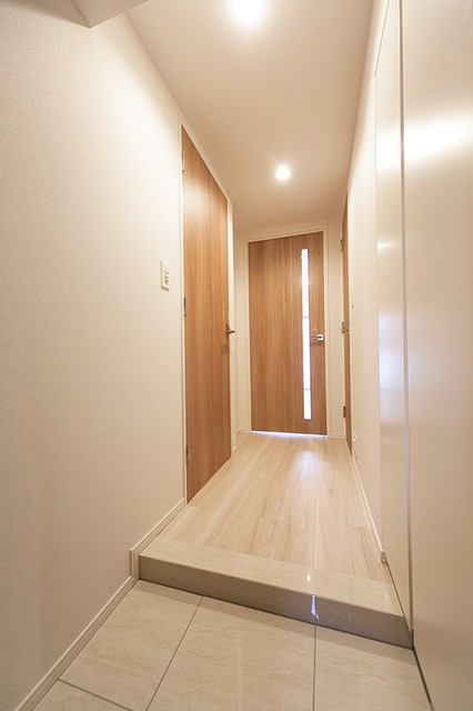 ※写真は同タイプ住戸です。(玄関)