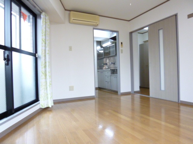(居間)