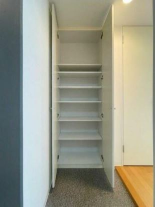 ※別部屋のお写真です(玄関)