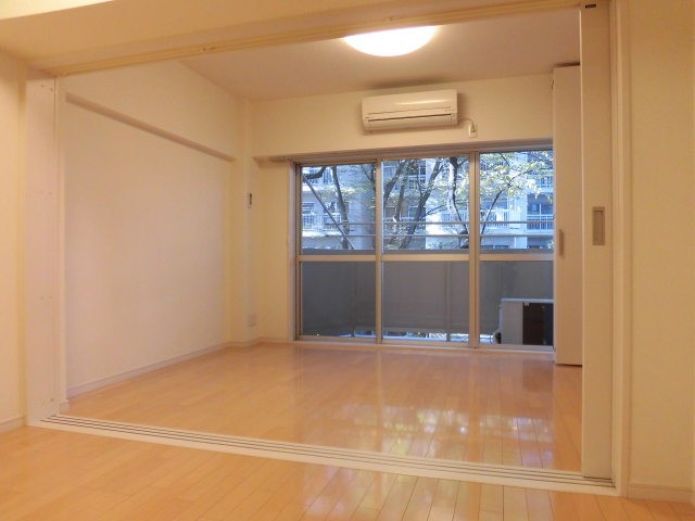 (居間)