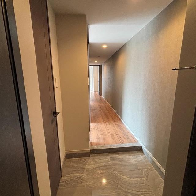 ※写真は同タイプ住戸です。(玄関)