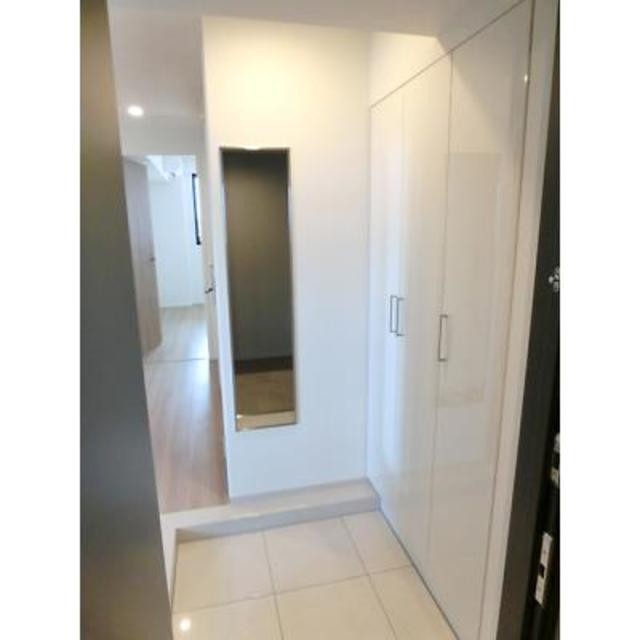 ※写真は同タイプ住戸です。(玄関)