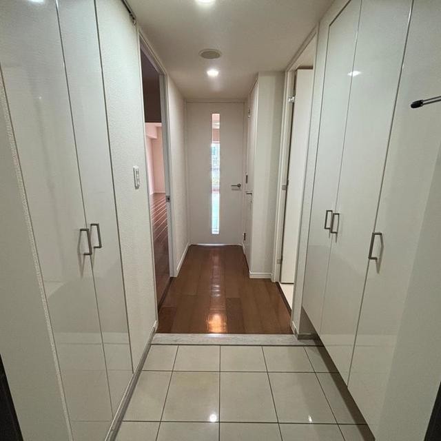 ※写真は同タイプ住戸です。(玄関)