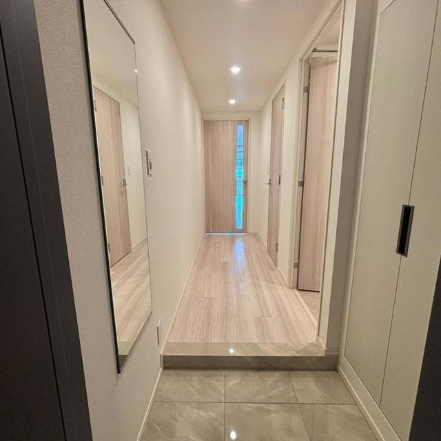 ※写真は同タイプ住戸です。(玄関)