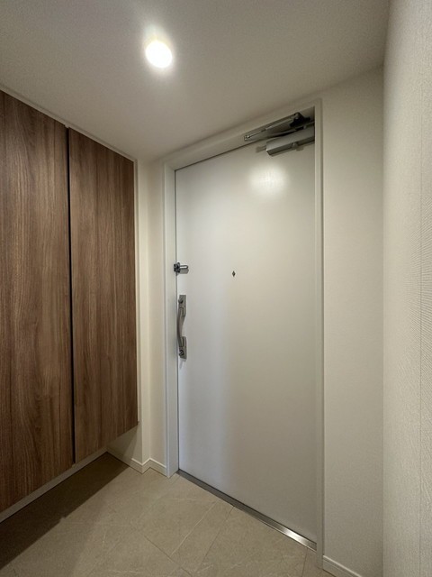 ※写真は同タイプ住戸です。(玄関)