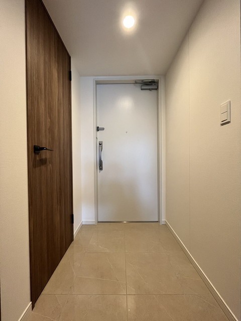 ※写真は同タイプ住戸です。(玄関)