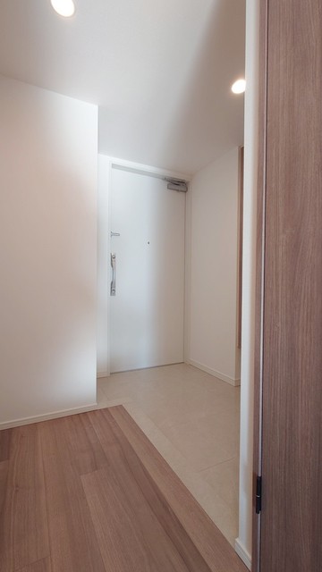 ※写真は同タイプ住戸です。(玄関)