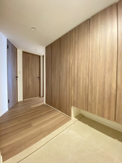※写真は同タイプ住戸です。(玄関)