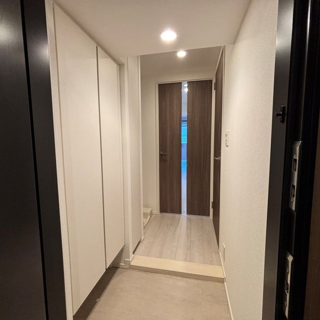 ※写真は同タイプ住戸です。(玄関)
