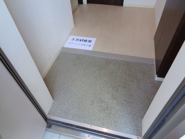 (玄関)