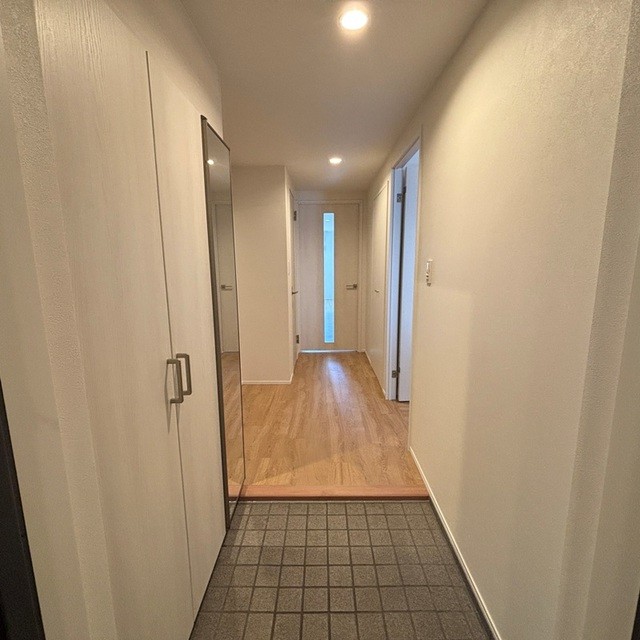 ※写真は同タイプ住戸です。(玄関)