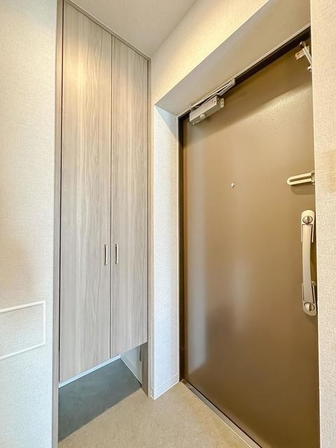 ※写真は同タイプ住戸です。(玄関)