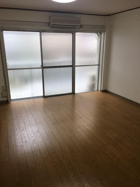 (居間)