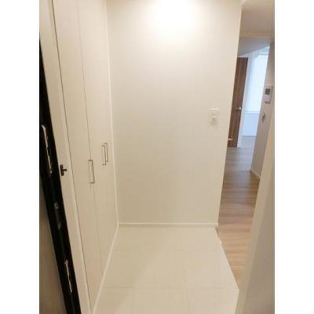 ※写真は同タイプ住戸です。(玄関)