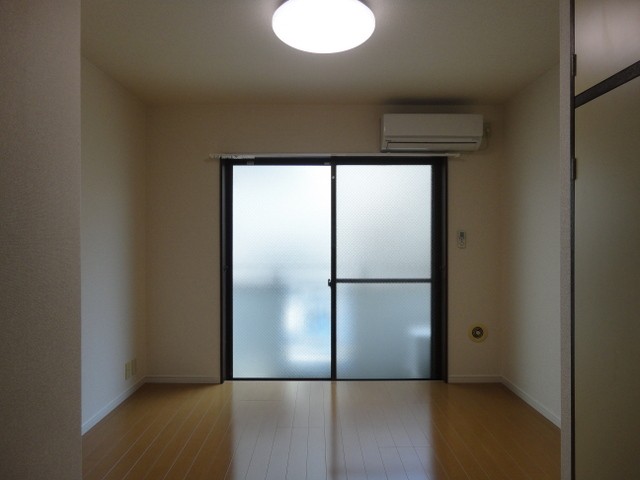 (居間)
