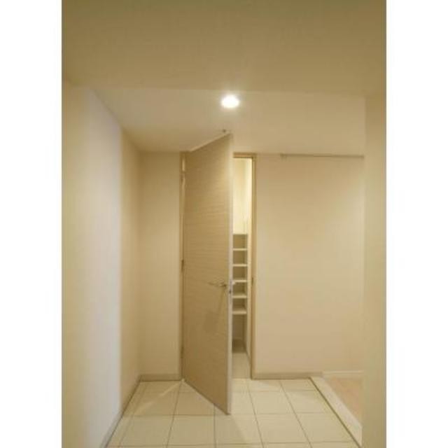 ※写真は同タイプ住戸です。(玄関)