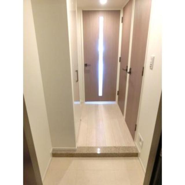 ※写真は同タイプ住戸です。(玄関)