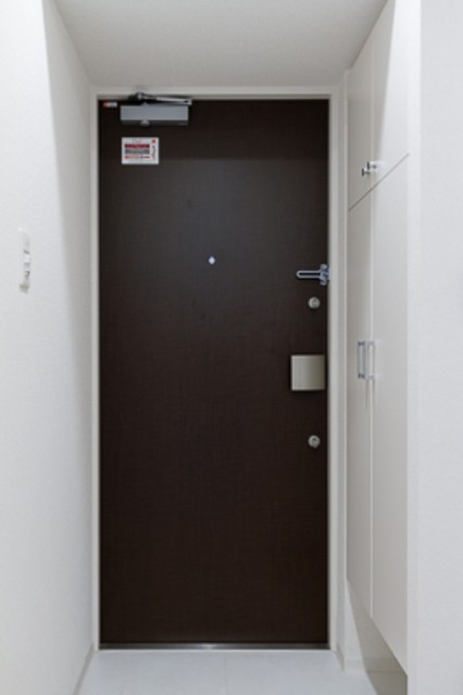 ※写真は同タイプ住戸です。(玄関)
