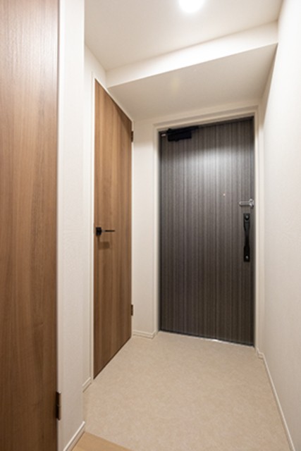 ※写真は同タイプ住戸です。(玄関)