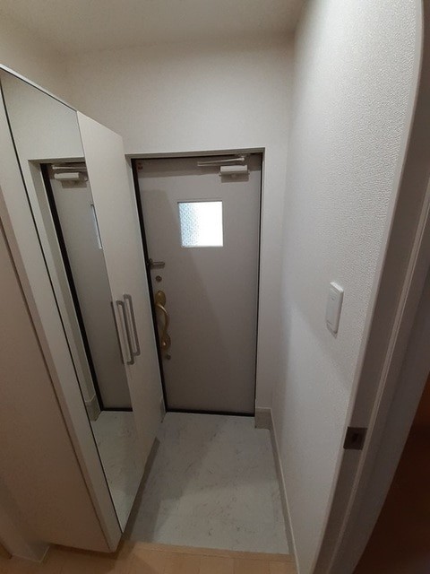 (玄関)