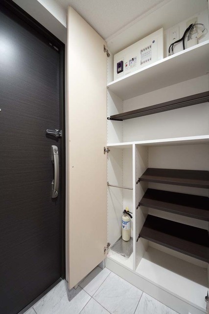 ※写真は同タイプ住戸です。(玄関)