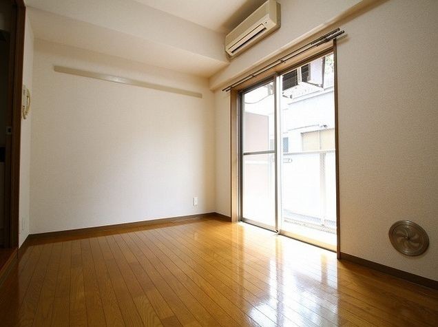 (居間)